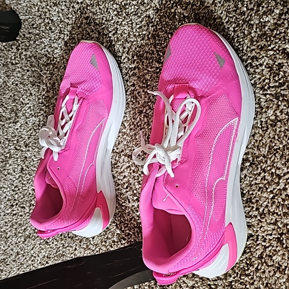 Tennis shoes PUMAS